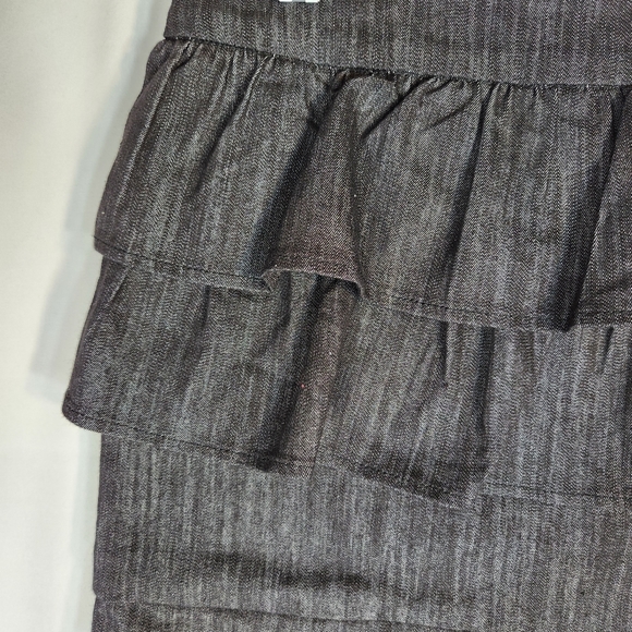 Body Central NWOT Grey Ruffle Tiered Mini Skirt w/ Visible Zipper Size Medium - Picture 2 of 7